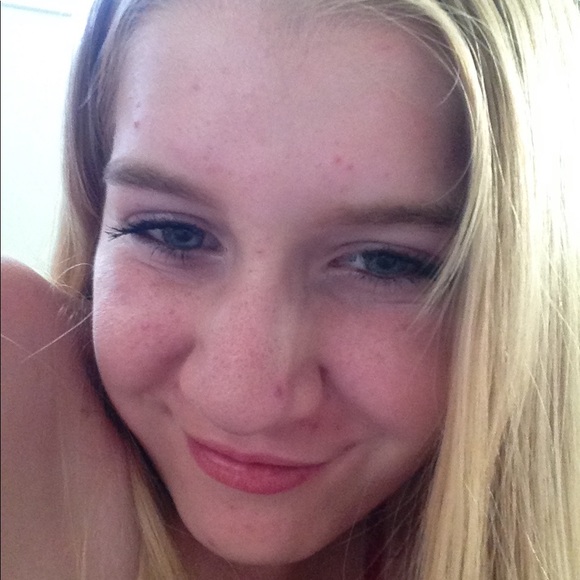 Meet your Posher, Emily - Picture 3 of 4